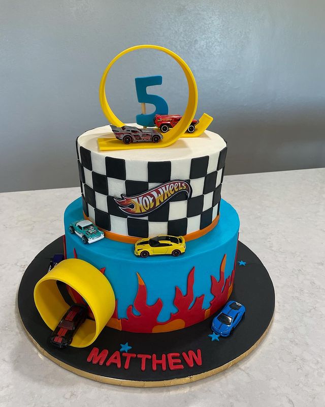 Edible Hotwheels cake for Kids