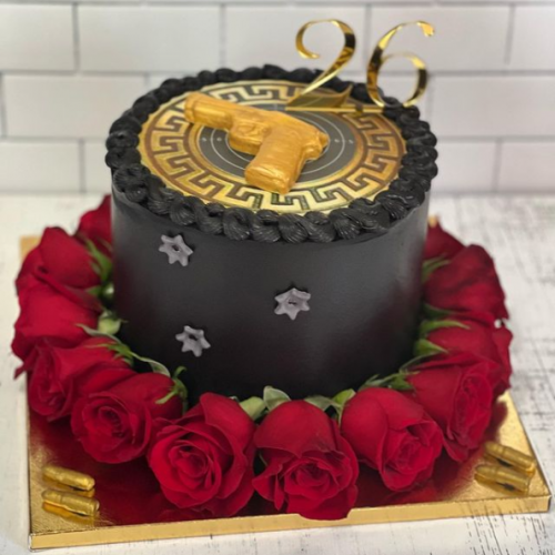 My first Louis Vuitton cake was a success! So proud of so much on this  vanilla cake with chocolate caramel crunch filling. : r/Baking